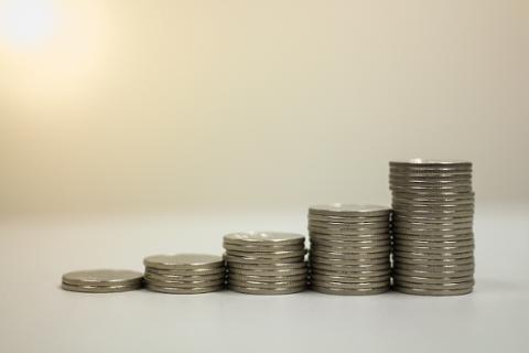 ???list.imageAltText??? Amazon, Alphabet vs. Banks: How Tech Budgets Compare