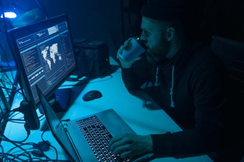 ???list.imageAltText??? Red Team vs. Blue Team: How They Impact Your Cybersecurity Career